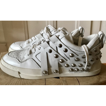 ASH White sneakers with studs - Pre-loved Designer Second Hand | LUXURYLOVE