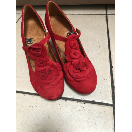 CHIE MIHARA Fancy red unkle boat - Pre-loved Designer Second Hand | LUXURYLOVE