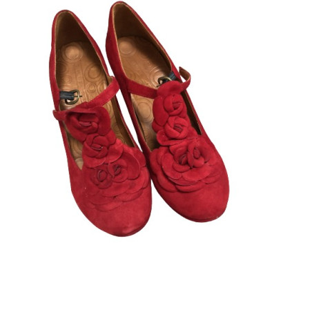 CHIE MIHARA Fancy red unkle boat - Pre-loved Designer Second Hand | LUXURYLOVE
