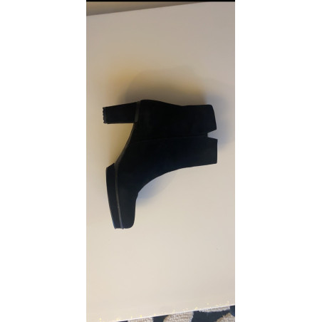 STUART WEITZMAN Stiefeletten Gr. 39.5. Sehr guter Zustand. 