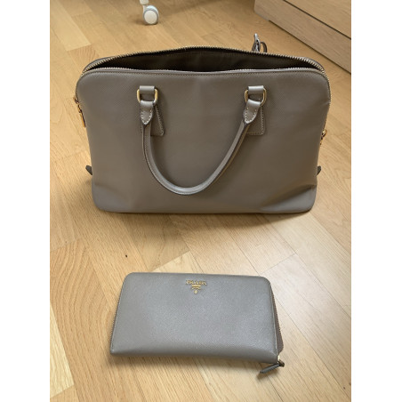 PRADA Wallet - Pre-loved Designer Second Hand | LUXURYLOVE