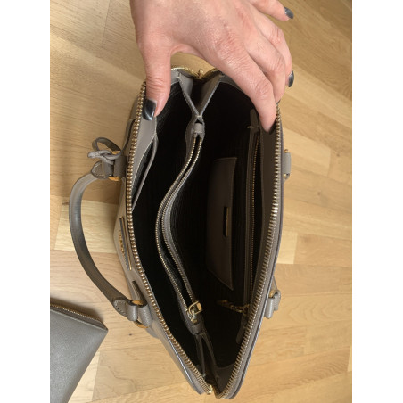 PRADA Wallet - Pre-loved Designer Second Hand | LUXURYLOVE