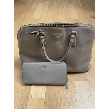 PRADA Wallet - Pre-loved Designer Second Hand | LUXURYLOVE