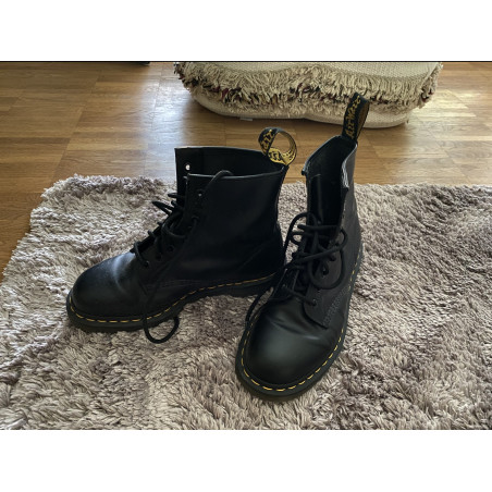 DR MARTENS Stiefeletten schwarz Gr. 41. Sehr guter Zustand. 
