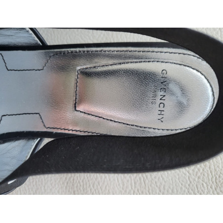 GIVENCHY Slide Sandalen Mules Leder schwarz Gr. 40. Sehr guter Zustand