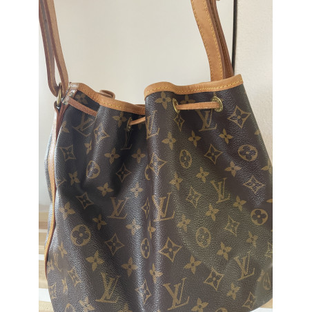 Pre-owned Designer Secondhand Luxurylove. Qualität und Echtheit geprüft.