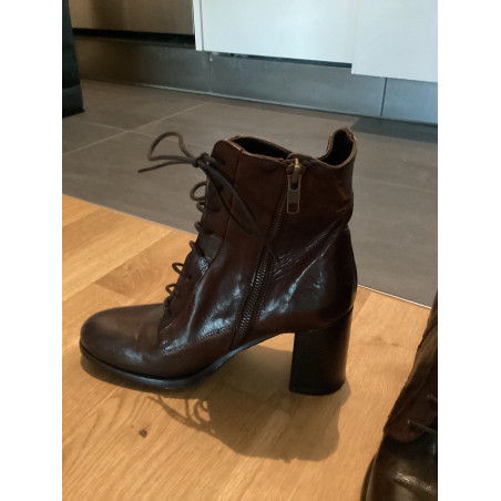 Pre-owned Designer Secondhand Luxurylove. Qualität und Echtheit geprüft.