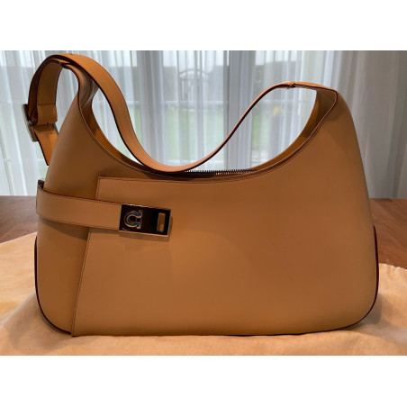 SALVATORE FERRAGAMO Schultertasche creme Pre-owned Secondhand Luxurylove