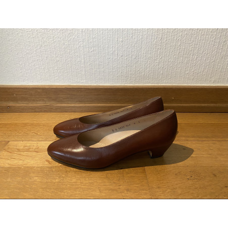 SALVATORE FERRAGAMO Pumps NEW - Pre-loved Designer Second Hand | LUXURYLOVE