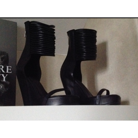RICK OWENS SLAVE Shoe - Pre-loved Designer Second Hand | LUXURYLOVE
