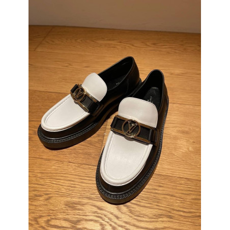LOUIS VUITTON Loafer - Pre-loved Designer Second Hand | LUXURYLOVE