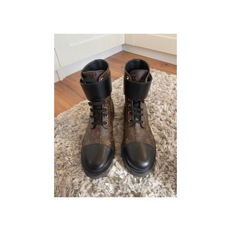LOUIS VUITTON Wonderland Flat Ranger Boots - Pre-loved Designer Second Hand | LUXURYLOVE