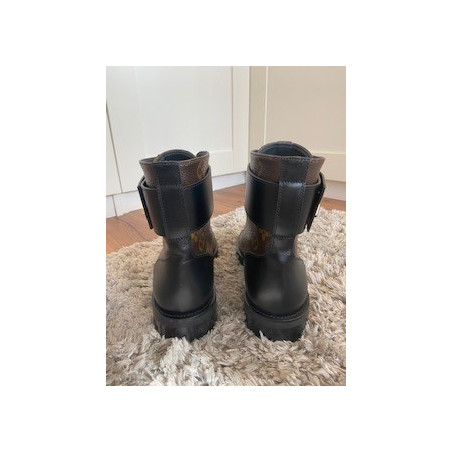 LOUIS VUITTON Wonderland Flat Ranger Boots - Pre-loved Designer Second Hand | LUXURYLOVE