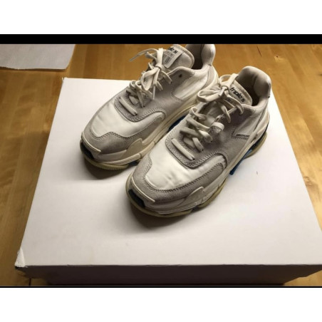 BALENCIAGA Triple S - Pre-loved Designer Second Hand | LUXURYLOVE