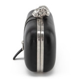 Skull clutch