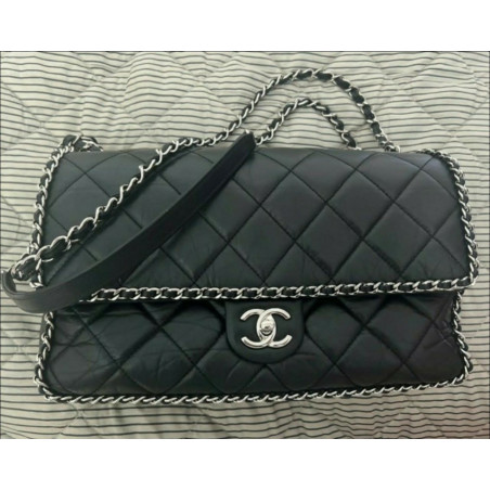 CHANEL Chain Around Flab Bag medium schwarz Pre-owned Designer Secondhand Luxurylove