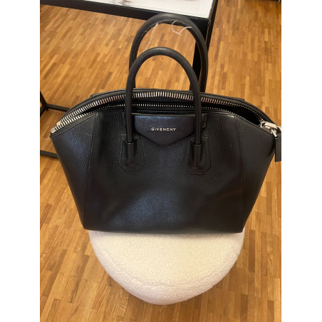 GIVENCHY Bag black - Pre-loved Designer Second Hand | LUXURYLOVE