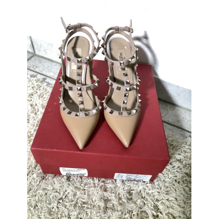 VALENTINO GARAVANI Rockstud Pumps Gr. 37  Pre-owned Designer Secondhand Luxurylove. 