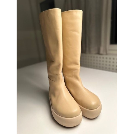  Boots - Pre-loved Designer Second Hand | LUXURYLOVE