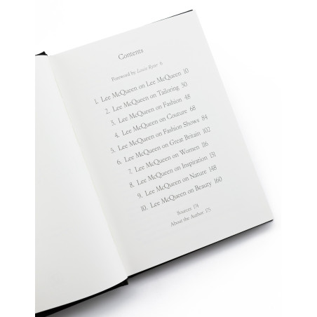 THAMES AND HUDSON The world according to Lee McQueen - Fashion Book Luxurylove