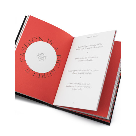 THAMES AND HUDSON The world according to Lee McQueen - Fashion Book Luxurylove