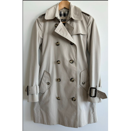 BURBERRY Short Chelsea Heritage Trench - Pre-loved Designer Second Hand | LUXURYLOVE