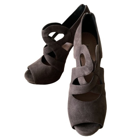 ALAÏA Peep toe heels - Pre-loved Designer Second Hand | LUXURYLOVE