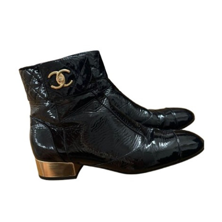 CHANEL CC Ankle Boots Lackleder schwarz 38.5 Pre-owned Designer Secondhand Luxurylove