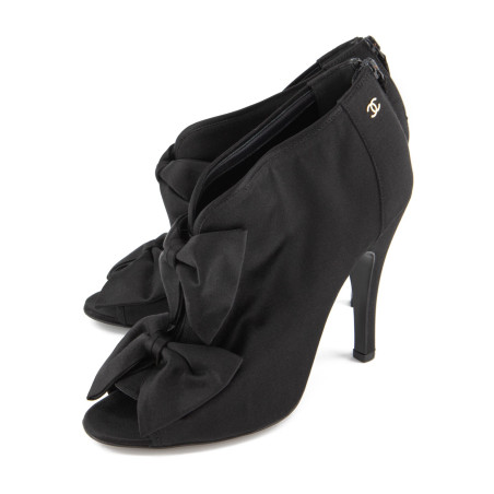 CHANEL Satin Peep Toes mit Schleifen schwarz 40 Pre-owned Secondhand Luxurylove