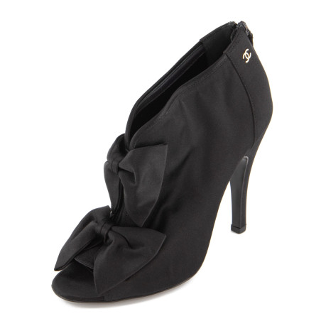 CHANEL Satin Peep Toes mit Schleifen schwarz 40 Pre-owned Secondhand Luxurylove