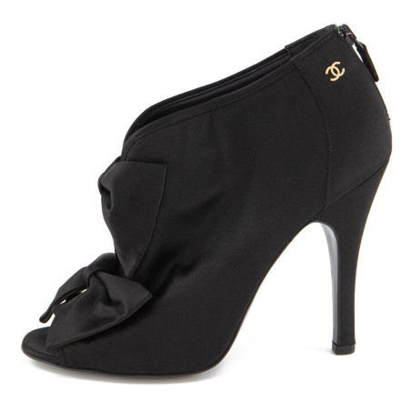 CHANEL Satin Peep Toes mit Schleifen schwarz 40 Pre-owned Secondhand Luxurylove