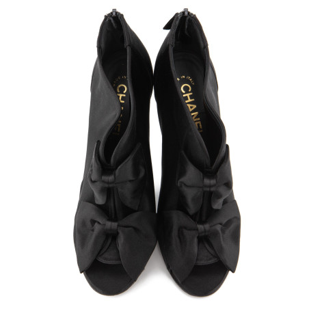 CHANEL Satin Peep Toes mit Schleifen schwarz 40 Pre-owned Secondhand Luxurylove