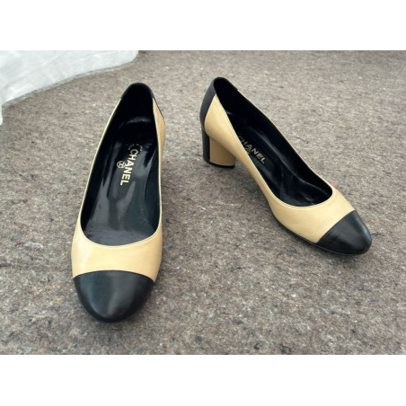 CHANEL Pumps beige black toecap - Pre-loved Designer Second Hand | LUXURYLOVE