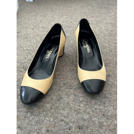 CHANEL Pumps beige black toecap - Pre-loved Designer Second Hand | LUXURYLOVE