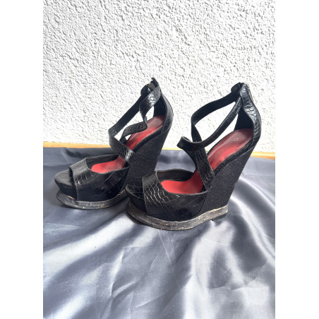  Sandals - Pre-loved Designer Second Hand | LUXURYLOVE