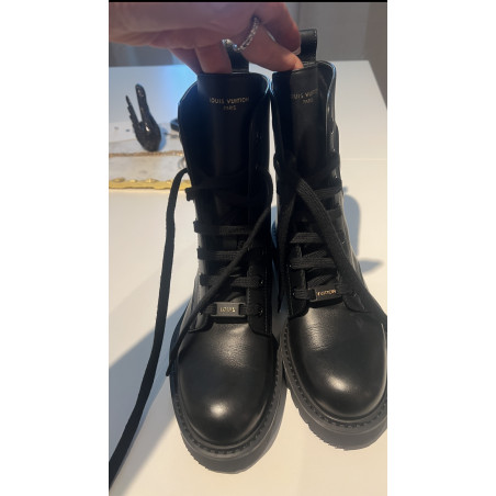 LOUIS VUITTON Territory Flat Ranger Boots - Pre-loved Designer Second Hand | LUXURYLOVE