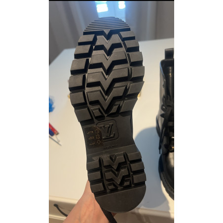 LOUIS VUITTON Territory Flat Ranger Boots - Pre-loved Designer Second Hand | LUXURYLOVE