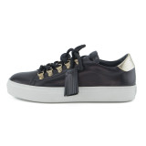 Tassel sneaker
