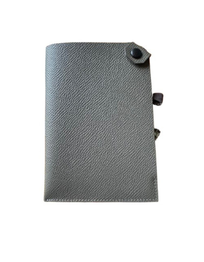 HERMÈS Passport case Gris Etain - Pre-loved Designer Second Hand | LUXURYLOVE