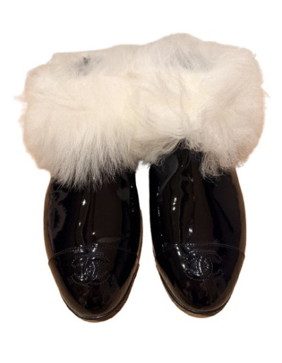 CHANEL CC Boots - Pre-loved Designer Second Hand | LUXURYLOVE