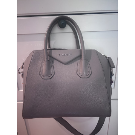 GIVENCHY Antigona small - Pre-loved Designer Second Hand | LUXURYLOVE