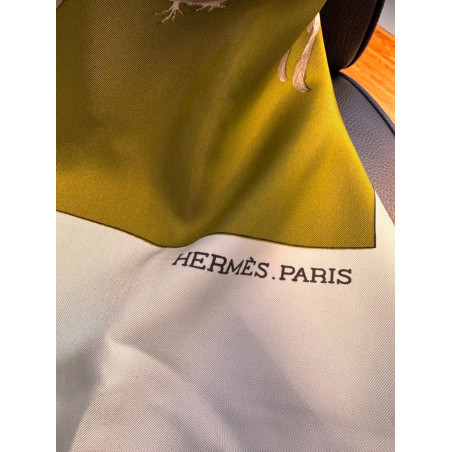 HERMÈS Jeunes Coqs Carré 90, collector's item - Pre-loved Designer Second Hand | LUXURYLOVE
