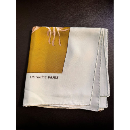 HERMÈS Jeunes Coqs Carré 90, Sammlerstück - Pre-loved Designer Second Hand | LUXURYLOVE