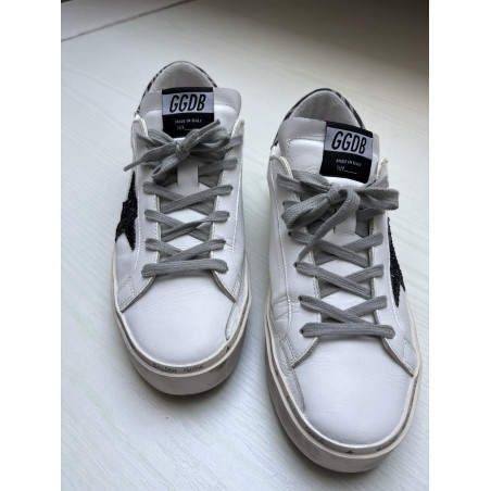 GOLDEN GOOSE Sneakers - Pre-loved Designer Second Hand | LUXURYLOVE