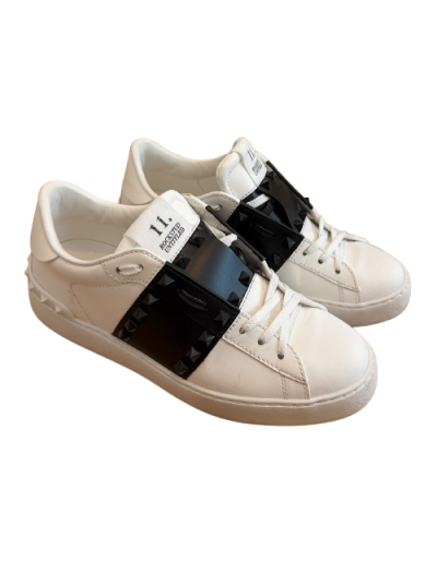 VALENTINO GARAVANI Rockstud Untitled - Pre-loved Designer Second Hand | LUXURYLOVE